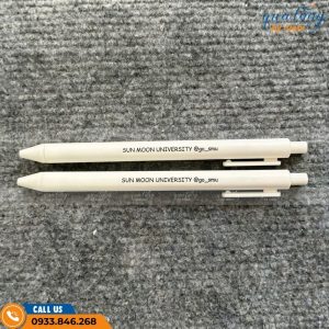 Bút bi nhựa trắng quà tặng Sun Moon University, kiểu dáng thanh lịch, in logo theo yêu cầu