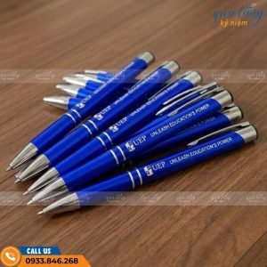 Bút bi quảng cáo khắc logo trường đại học UEF, thiết kế tiện dụng, quà tặng giáo dục giá tốt
