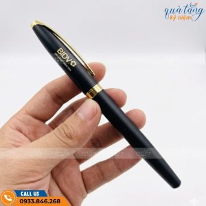 Bút ký kim loại màu đen khắc logo BIDV, thiết kế doanh nhân sang trọng và tinh tế