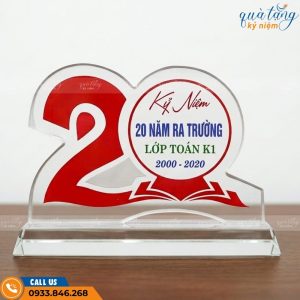 Biểu trưng pha lê kỷ niệm 20 năm ngày ra trường lớp Toán K1