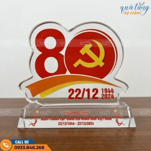 Biểu trưng pha lê kỷ niệm 80 năm thành lập Quân đội Nhân dân