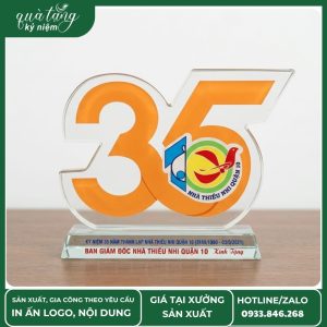Biểu trưng quà tặng pha lê kỷ niệm 35 năm thành lập